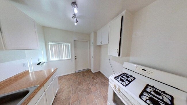 Building Photo - 1804 Capri Ave