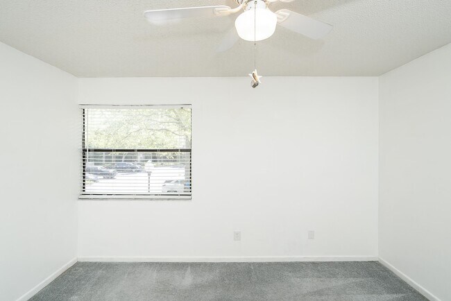 Building Photo - 10 Cristina Ct