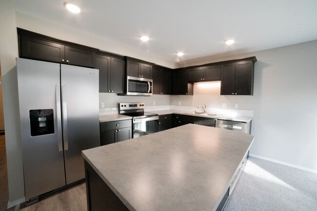 Building Photo - ALFOJ03