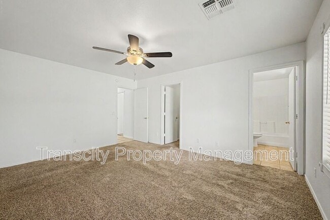 Building Photo - 932 W 19th Ave