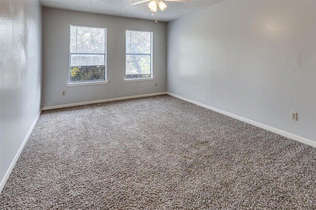 Building Photo - 106 Verna Spur