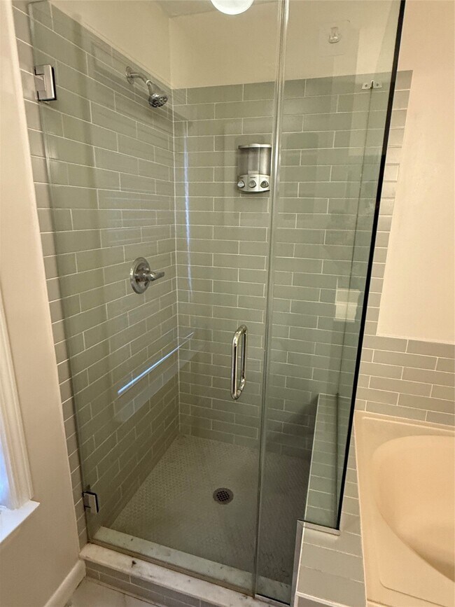 Building Photo - 6810 Redwood Falls Dr