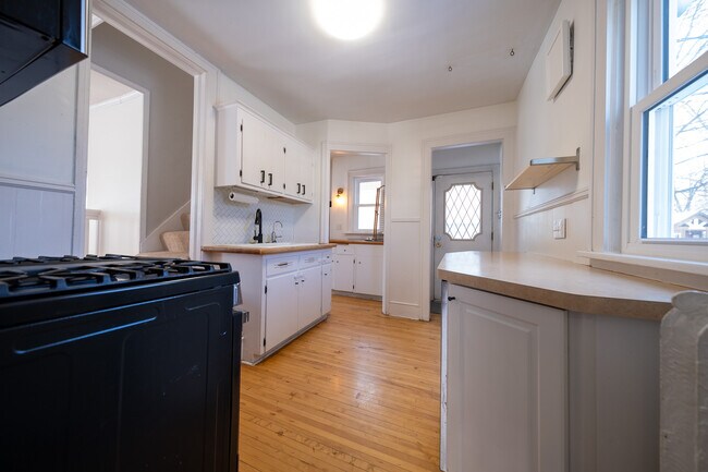 Building Photo - 3832 18th Ave S