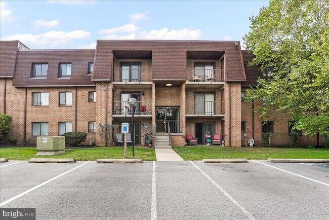 Building Photo - 510 Valley Dr