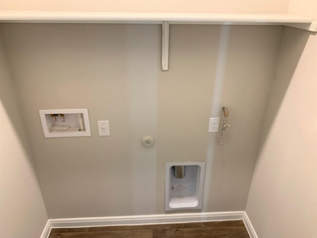 Building Photo - 141 Frostweed Dr
