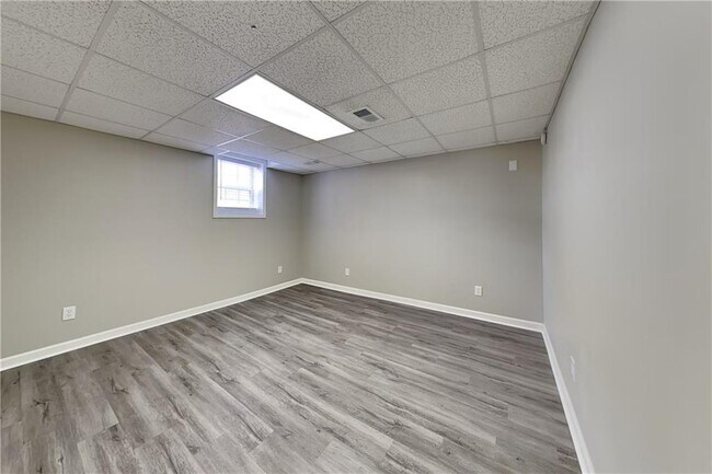 Building Photo - 33 Ashland Cir