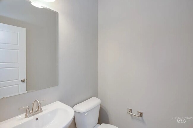 Building Photo - 336 S Calf Crk Ave