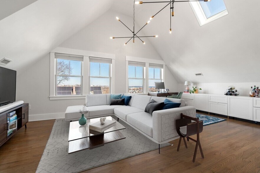 Building Photo - 43 Salcombe St