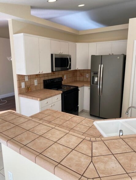 Building Photo - 580 5th St SW