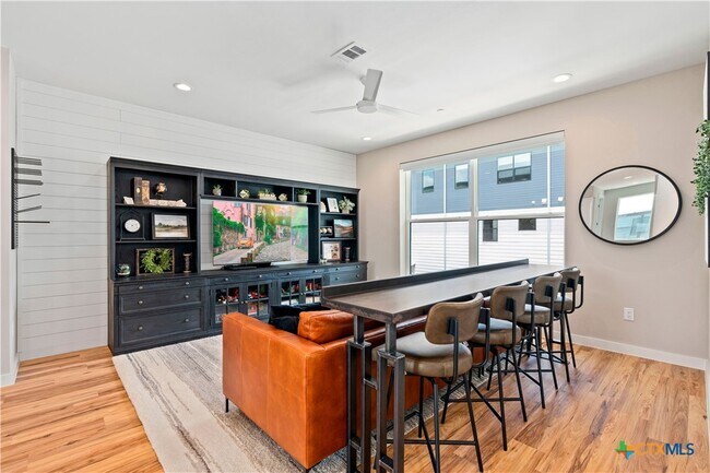 Building Photo - 1208 N Academy Ave