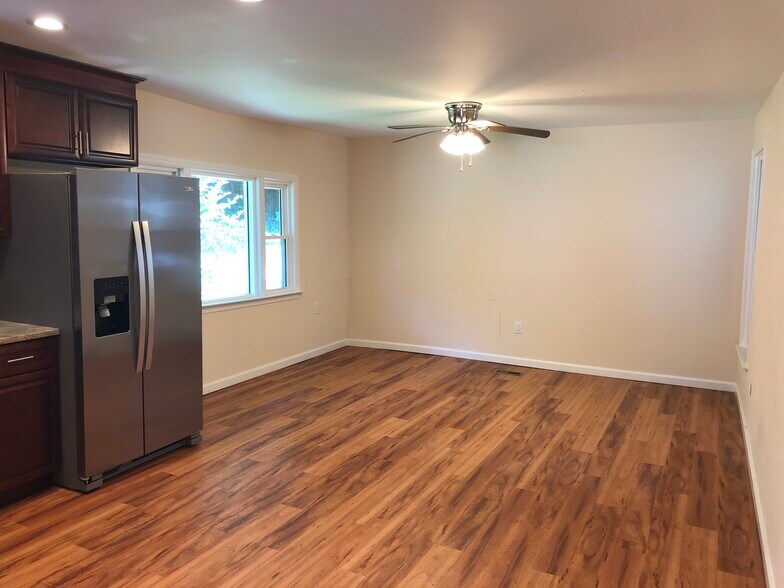 Open Concept Kitchin/Living/Dining Room - 33 Wells Ave