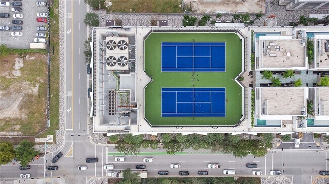 Building Photo - 851 NE 1st Ave