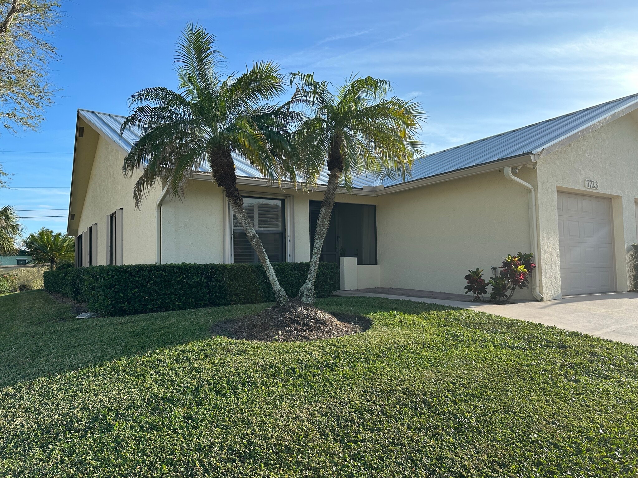 Corner Villa Front - 7723 SE Sugar Sand Cir