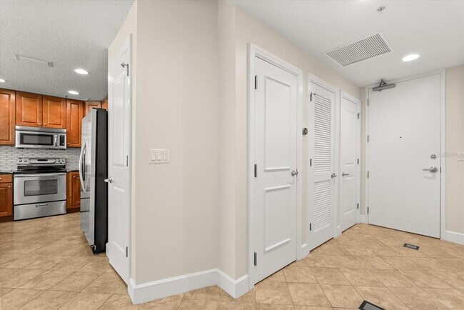 Building Photo - 101 S Eola Dr