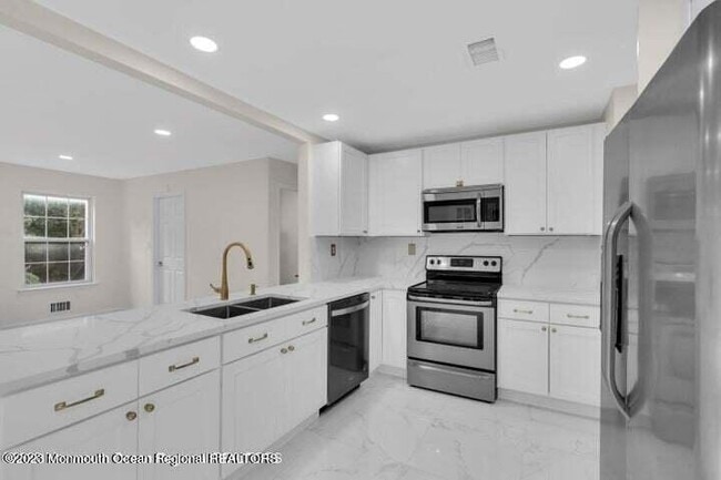 Building Photo - 380 Sapphire Dr