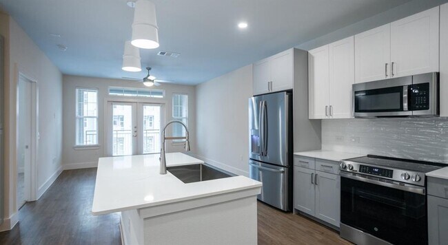 Building Photo - 11211 Nexus Ave.