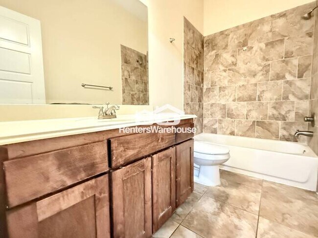 Building Photo - Beautiful 4 Bedroom Home just South of TCU!!!