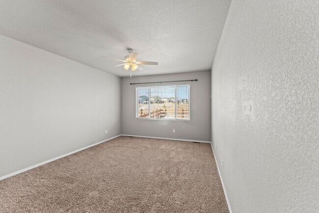 Building Photo - Beautifully Updated 4-Bedroom Home with Op...
