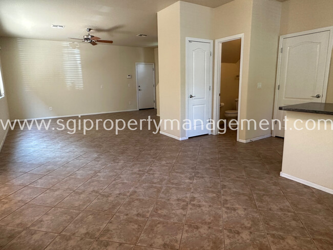 Building Photo - NORTH PHOENIX HOME IN GATED COMMUNITY!