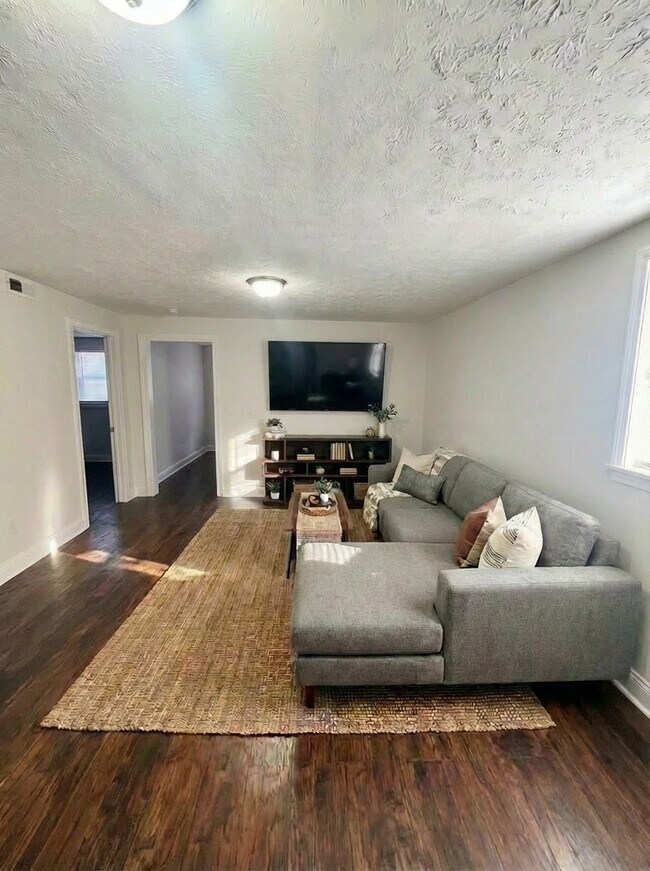 Building Photo - 3636 W Iowa St