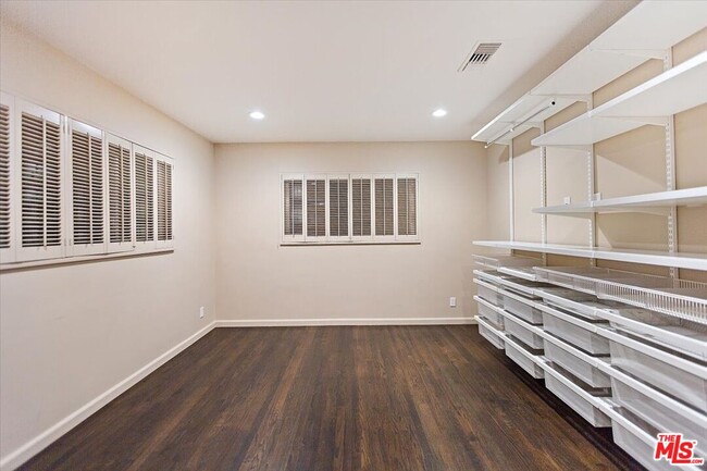 Building Photo - 15451 Longbow Dr
