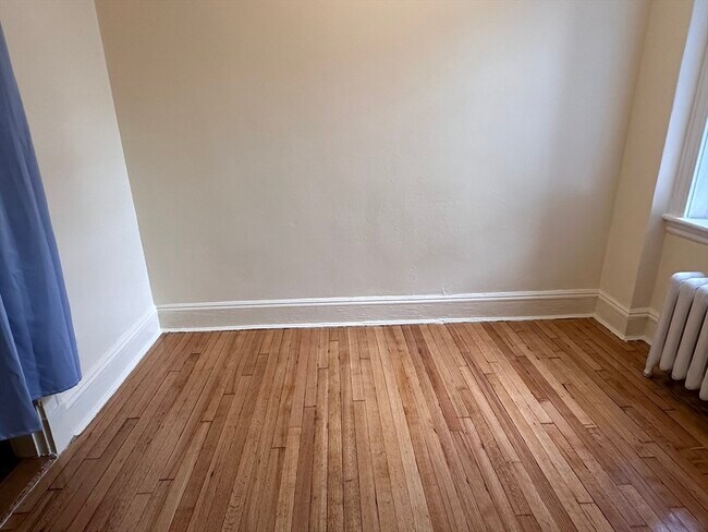 Building Photo - 40 Chester St