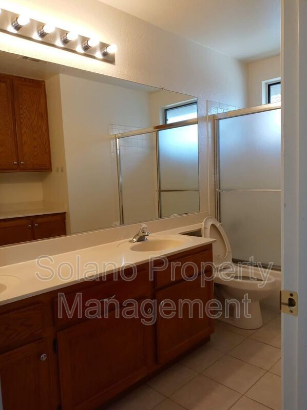 Building Photo - 1204 Shell Ct