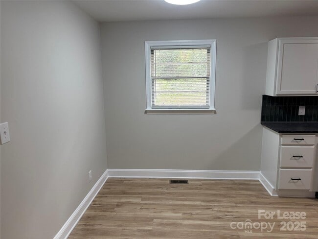 Building Photo - 1222 Long Shoals Rd