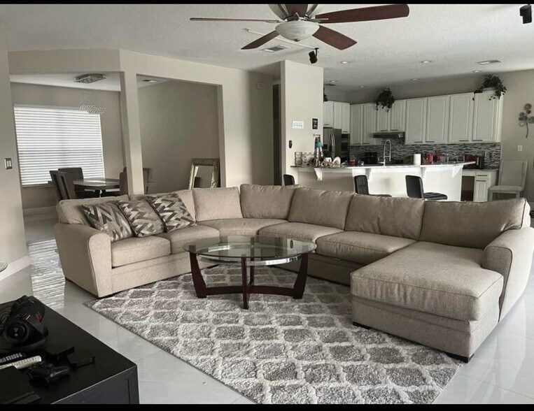 Primary Photo - 1744 Amaryllis Cir