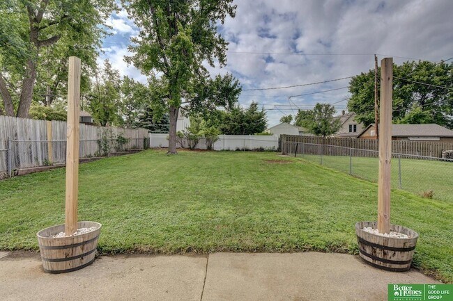 Building Photo - 6519 Parker St