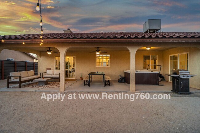 Building Photo - Huge 3 Bed 2 Bath Home With Spectacular City Views!