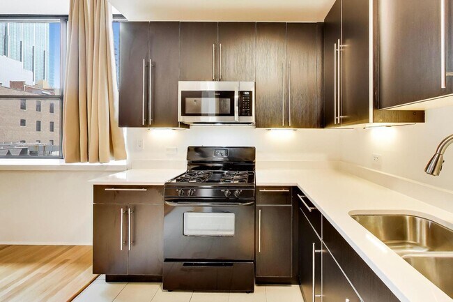 Building Photo - 1021 S State St