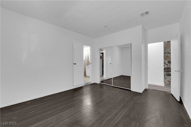 Building Photo - 105 Woodley St