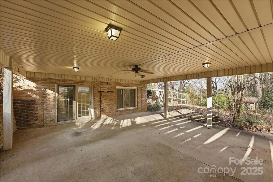 Building Photo - Room in House on Cox Mill Rd