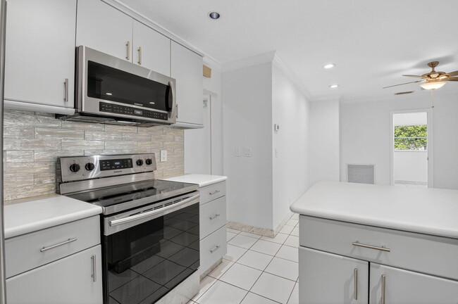 Building Photo - 937 Banyan Dr