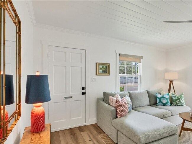 Building Photo - 2082 Webber St