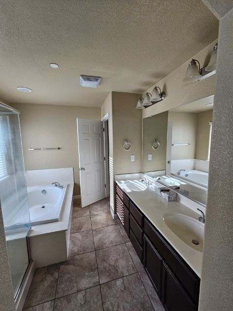 Building Photo - 5620 Bloom Dr