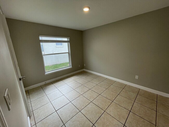 Building Photo - NEWLY RENOVATED 3/2 Duplex near Sleepy Hollow Sports Complex in Leesburg