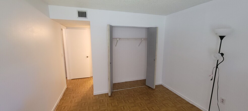 MASTER BED - 140 Orchid Woods Ct