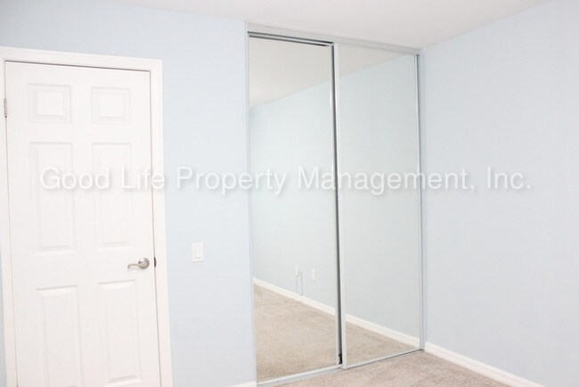 Building Photo - 5404 Balboa Arms Dr