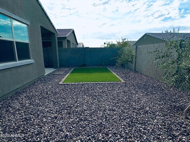 Building Photo - 12647 W Country Club Trail