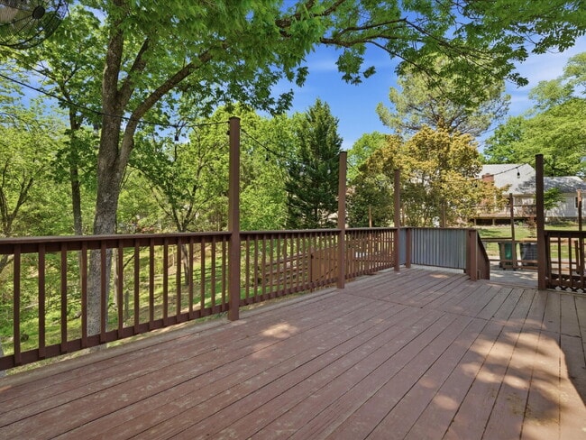 Building Photo - 9437 Fairmead Dr