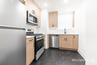 Building Photo - Available April 1! 1bd/1bth Garden Unit wi...