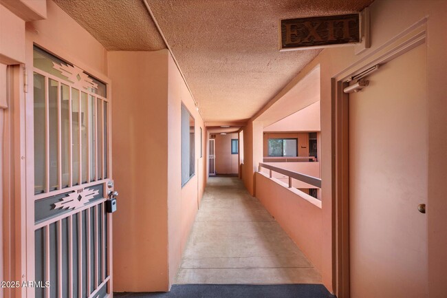 Building Photo - 4303 E Cactus Rd