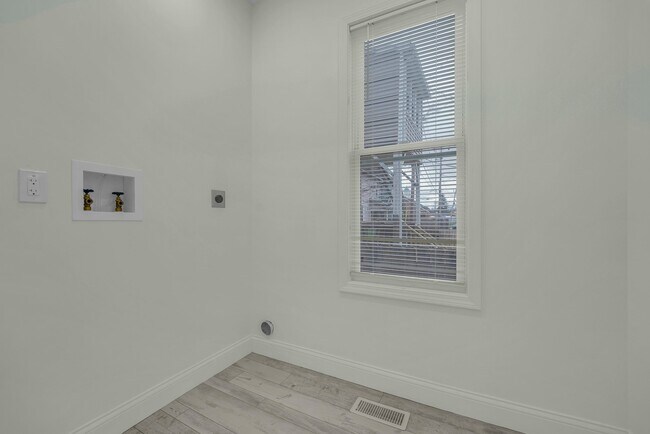 Building Photo - 1027-1029 Madison Ave