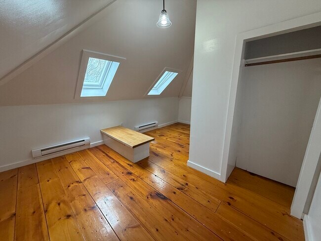 Building Photo - 7 N Green St