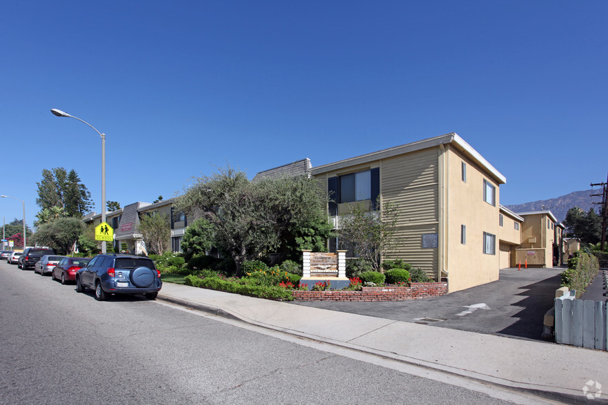 Building Photo - The Foothills at Eaton Canyon