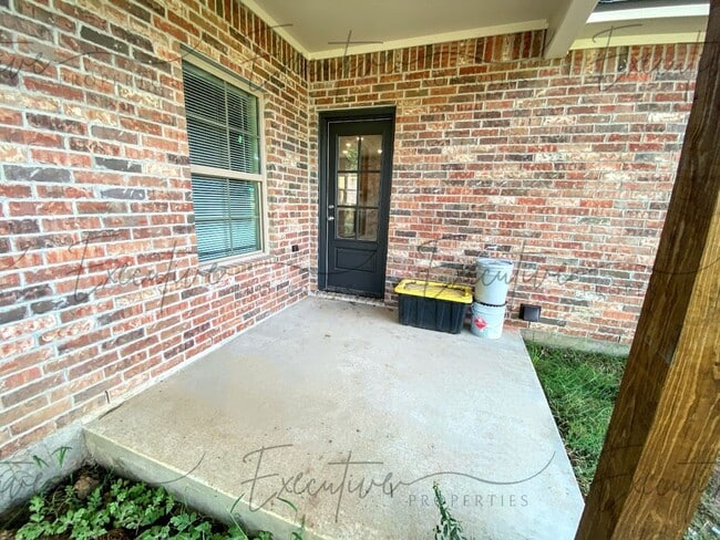 Building Photo - South LC - 3BR/2BA with Carport & Custom Features