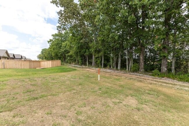 Building Photo - Beautiful home available for rent