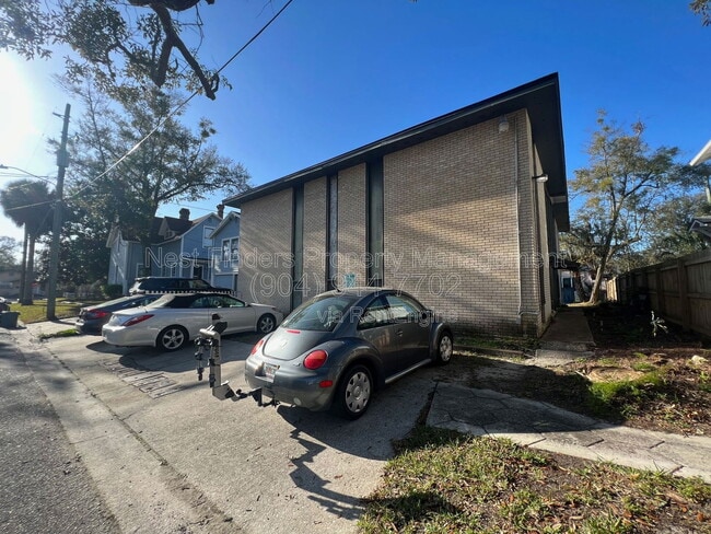 Building Photo - 1318 Sydney Pl